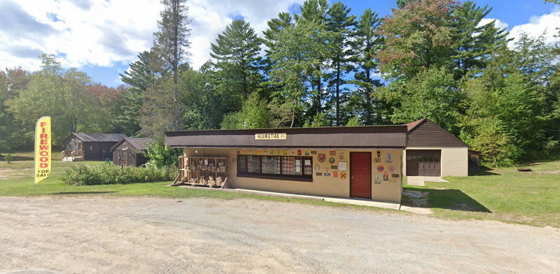 Hiawatha Cabins (Midway Cabins & Service)